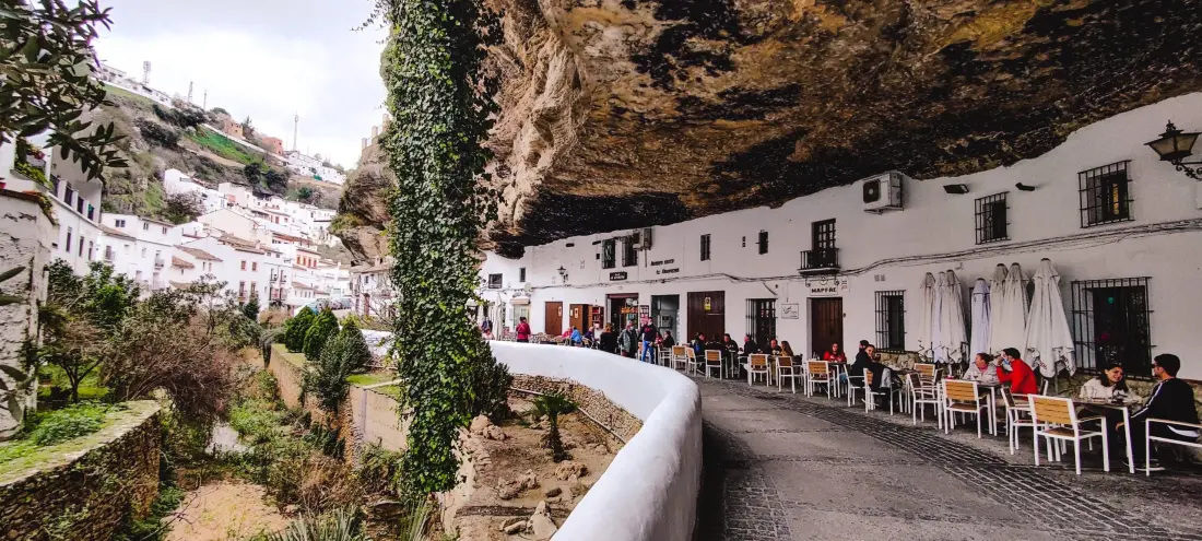 Huis in Setenil de las bodegas