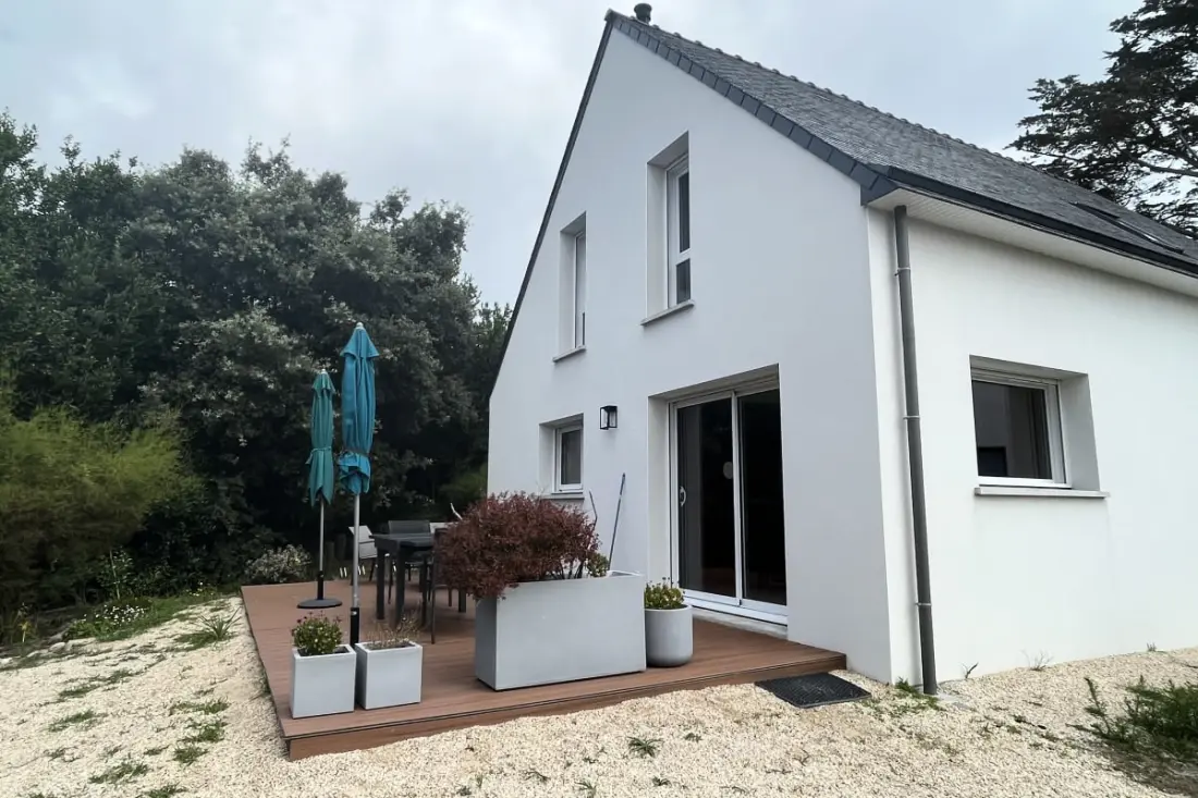 Residence Maison Tamaris. Kerttel és zárással