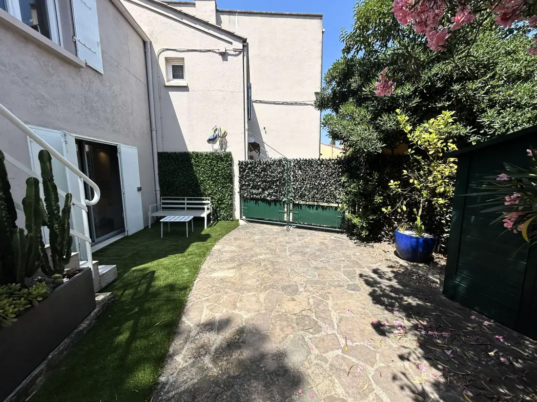 Ag000-293-agay Residence