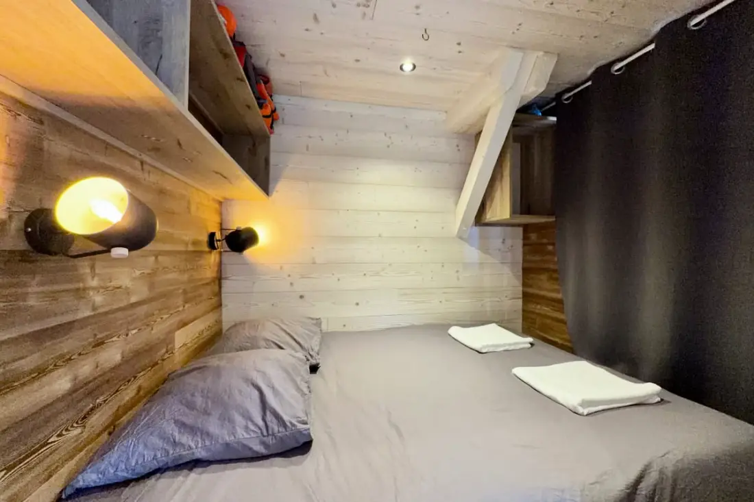 Rare Petit Chalet Sur Le Lac, Barque à Rames, Clim