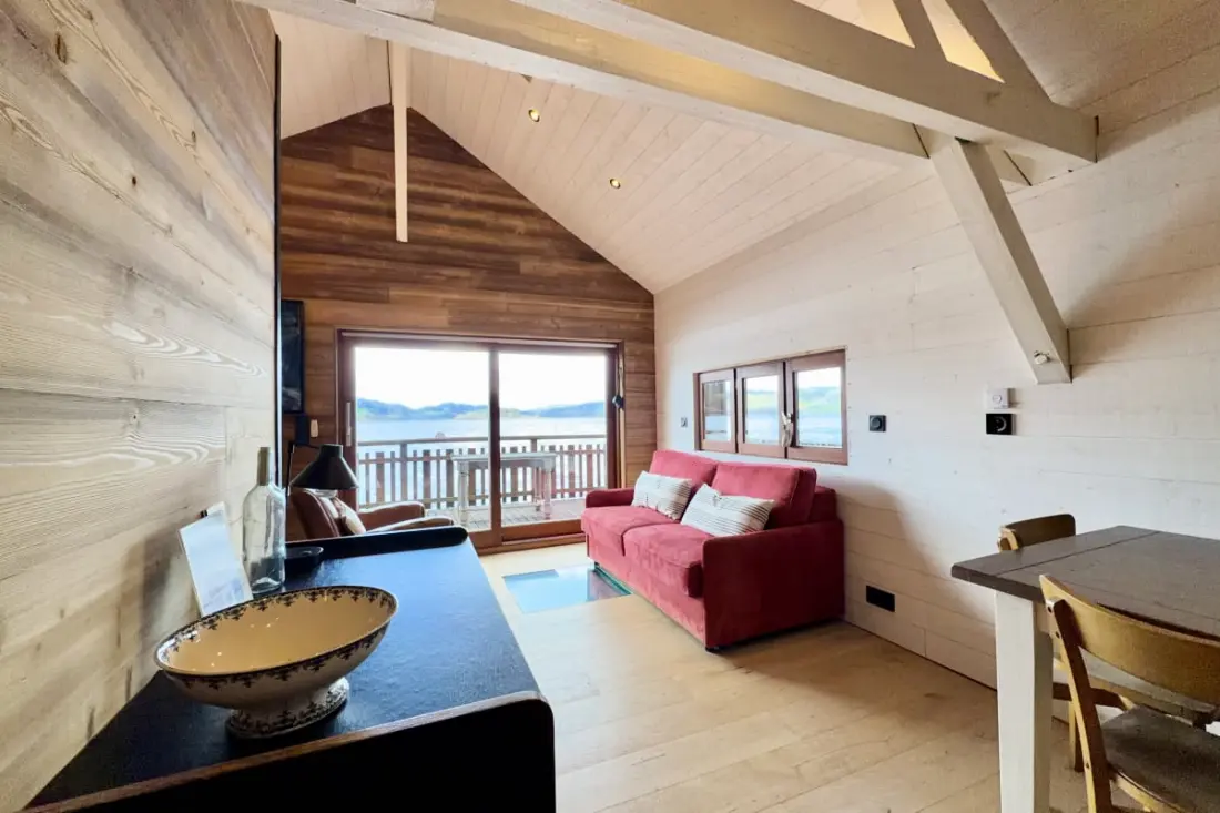 Rare Petit Chalet Sur Le Lac, Barque à Rames, Clim