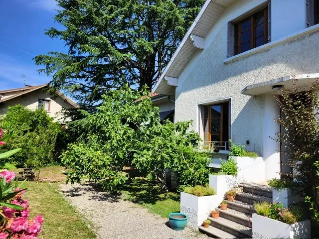 Residence egyéni Ház