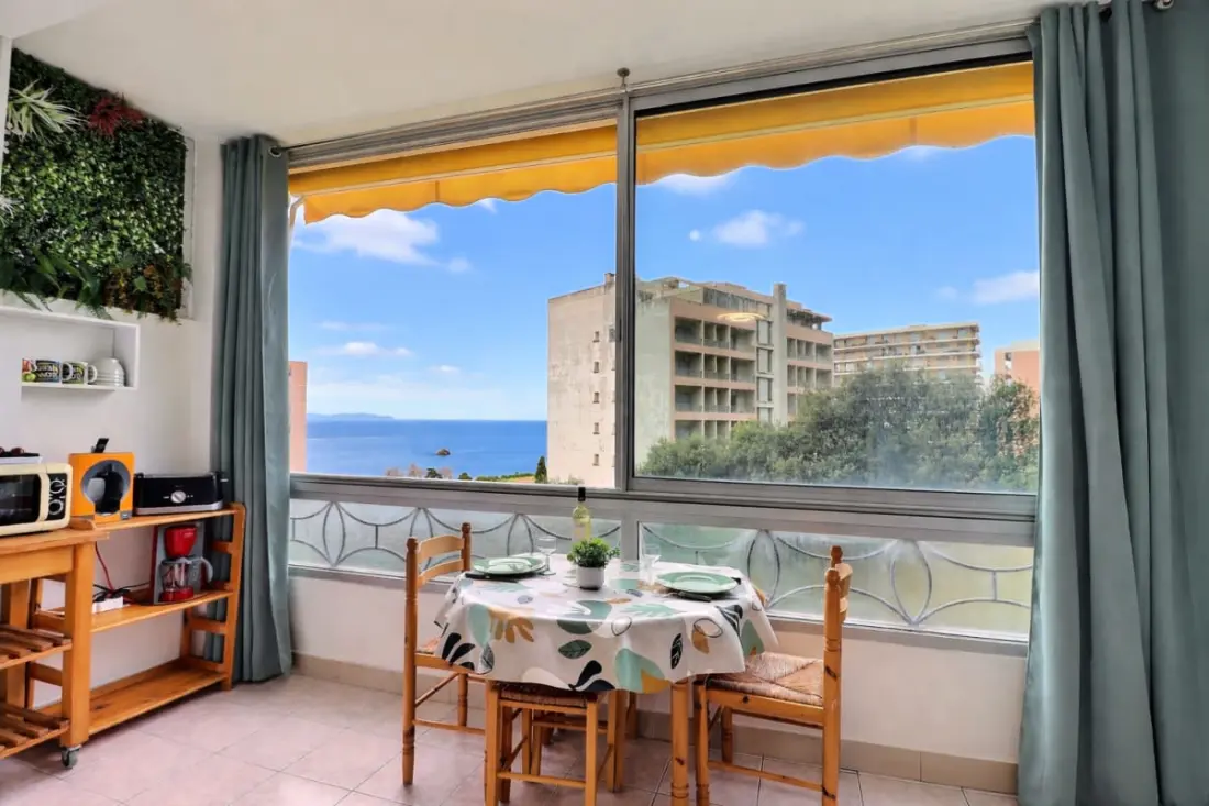 Sanguinary Screen - Sea View