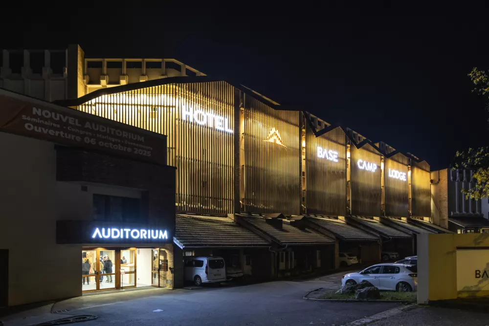 Hotel Base Camp Lodge Albertville - Morgenmad inkluderet