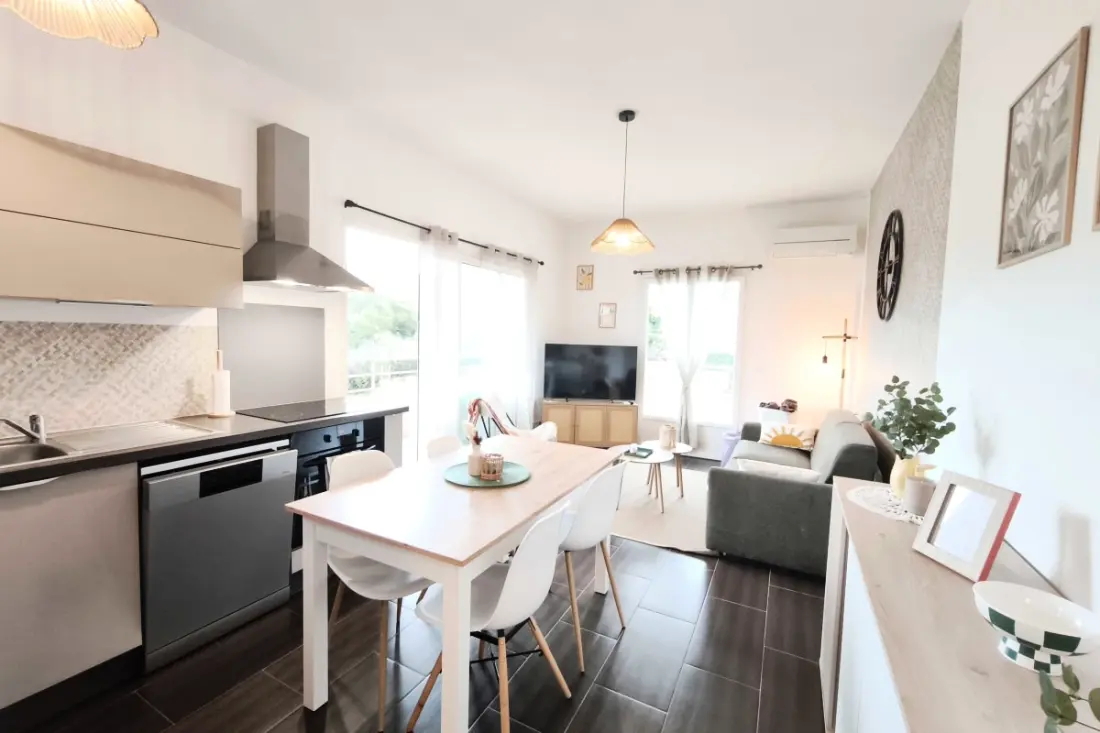 Bright Apartman Agosta, 100m De La Plage