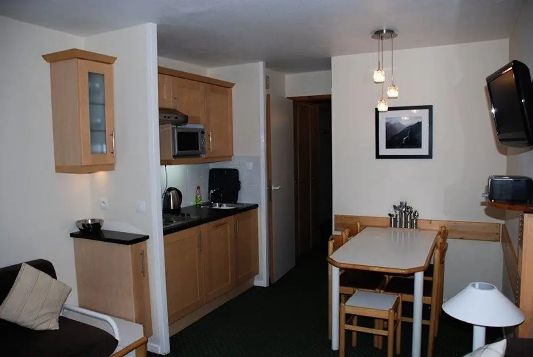Residence Bear White Pv