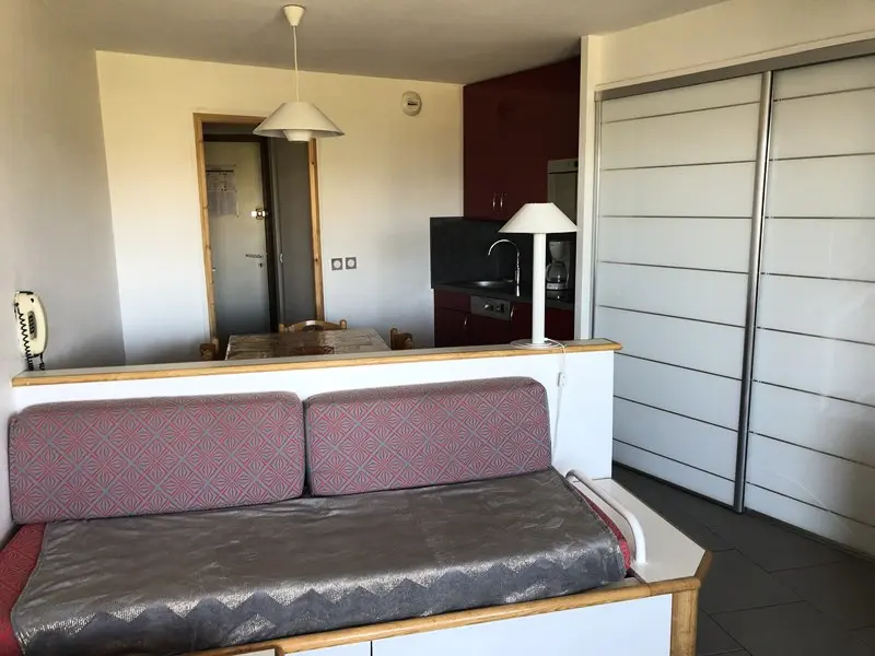 Residence Bear White Pv