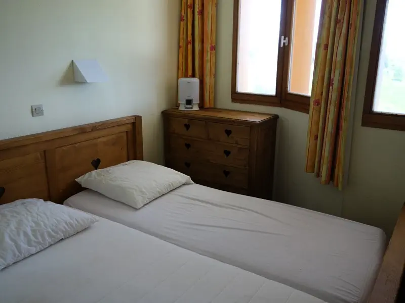 Residence Bear White Pv