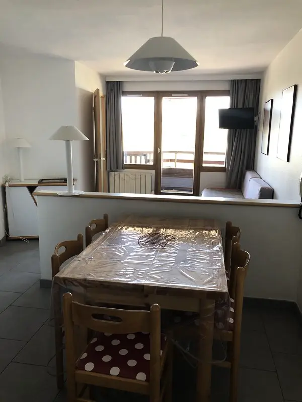 Residence Bear White Pv