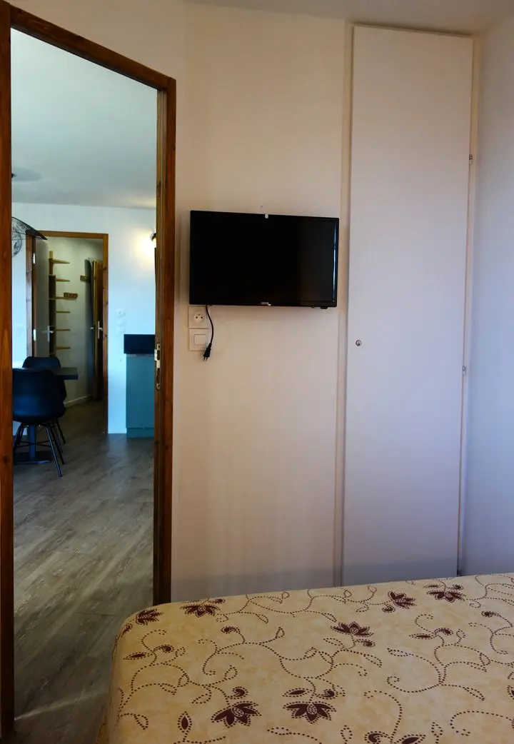 Residence Bear White Pv