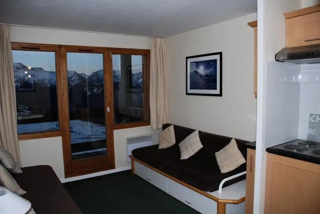 Residence Bear White Pv