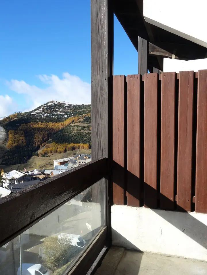 Residence Bear White Pv