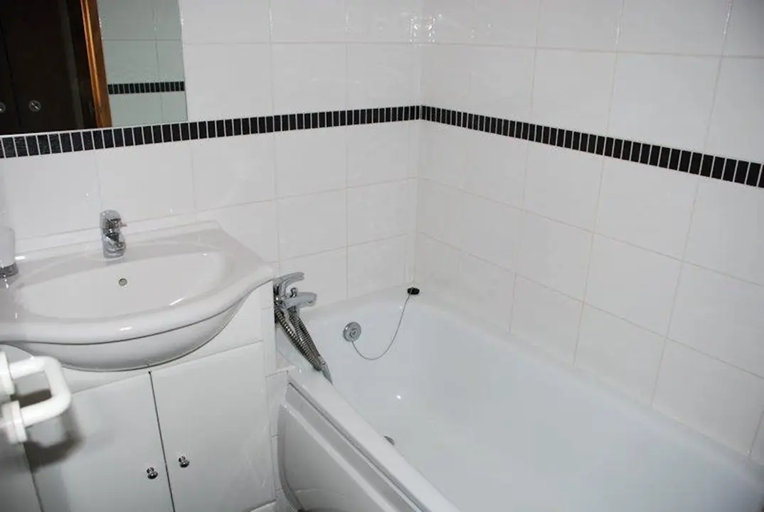Residence Bear White Pv