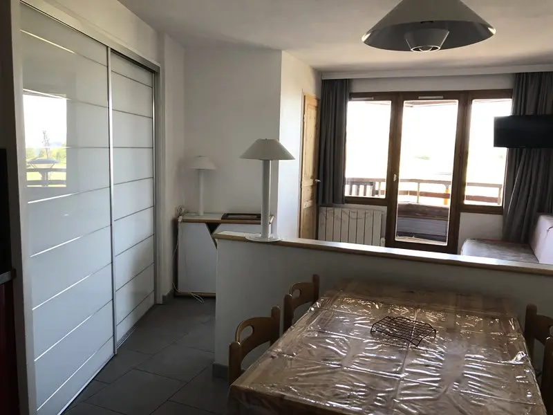 Residence Bear White Pv