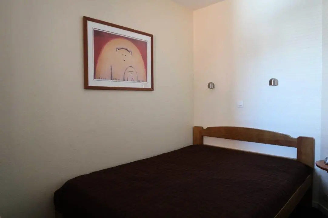 Residence Bear White Pv
