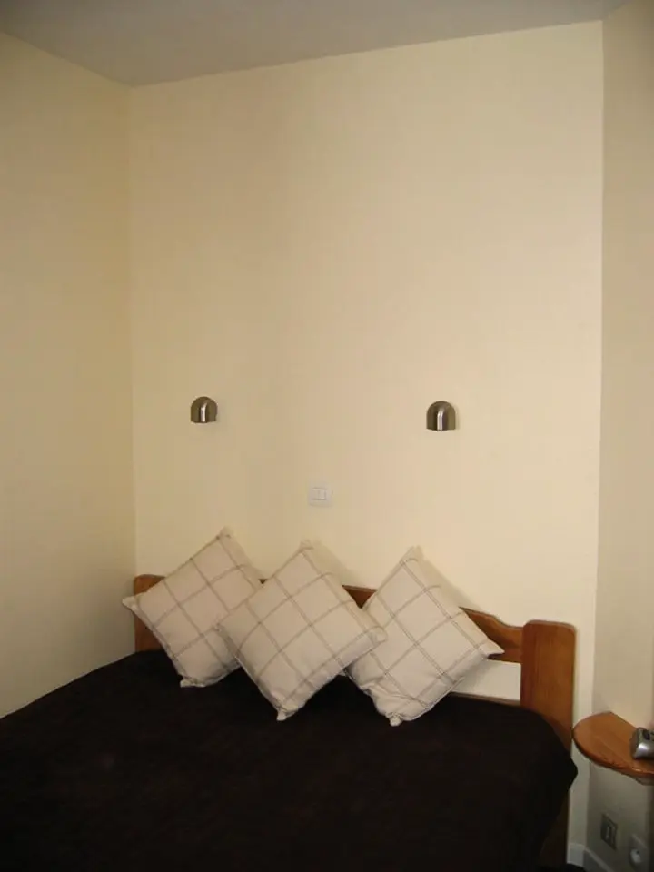 Residence Bear White Pv