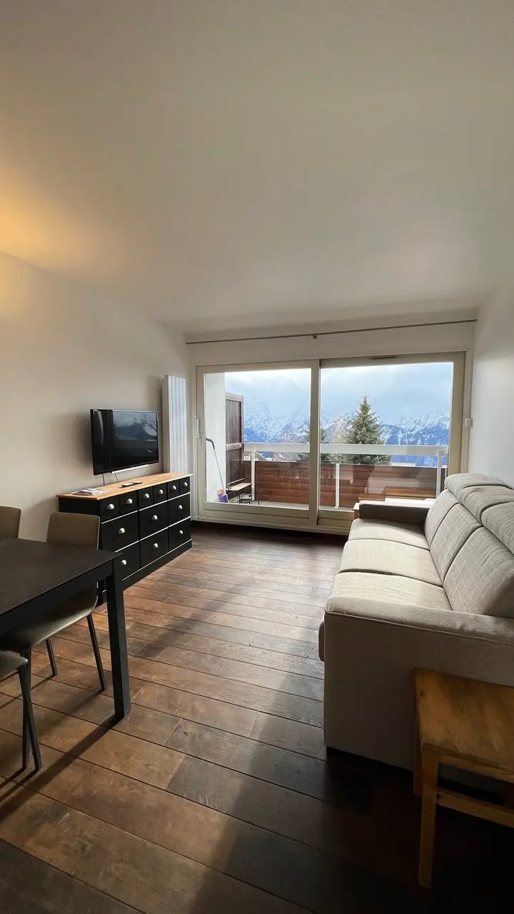 Roche Mantel Residence