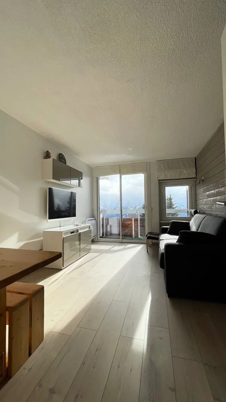 Roche Mantel Residence