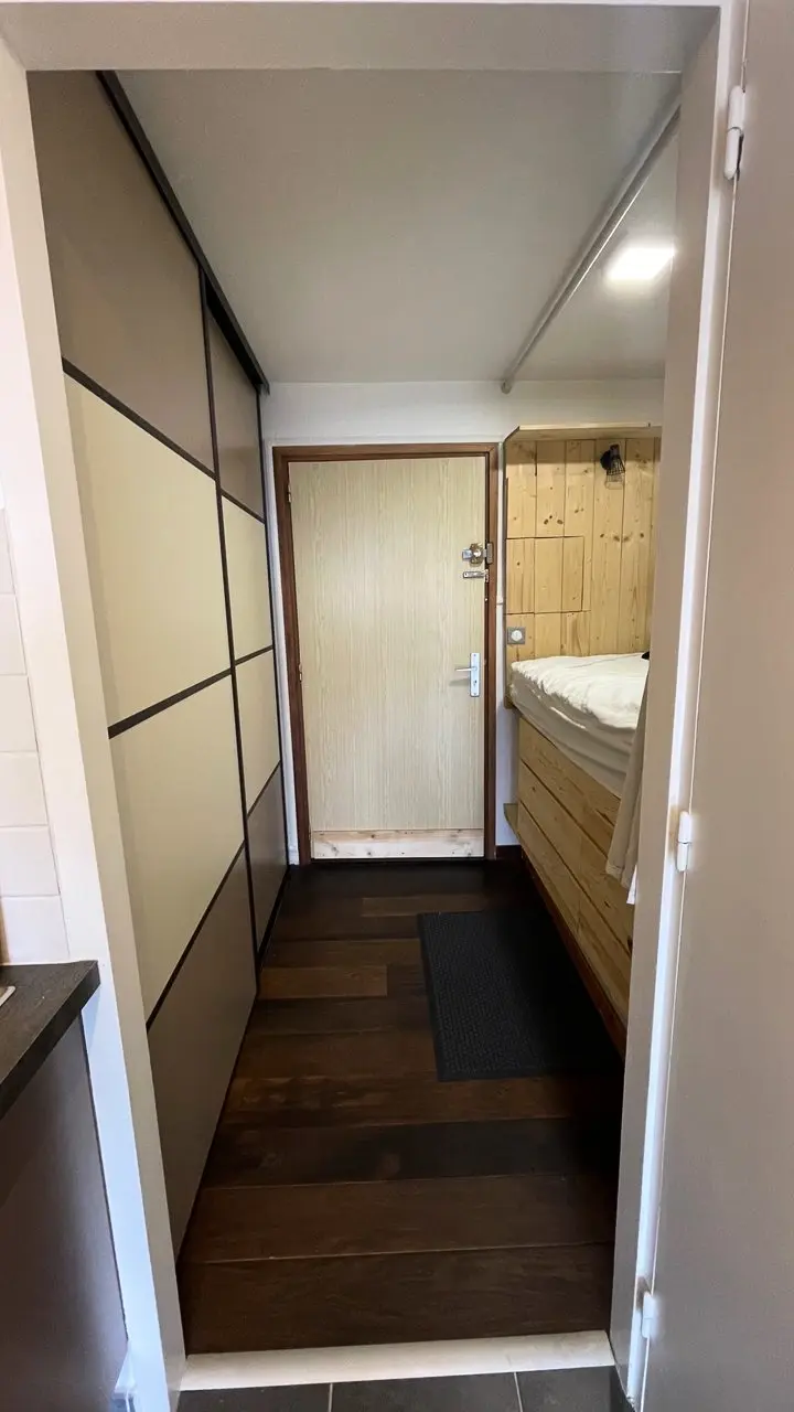 Roche Mantel Residence