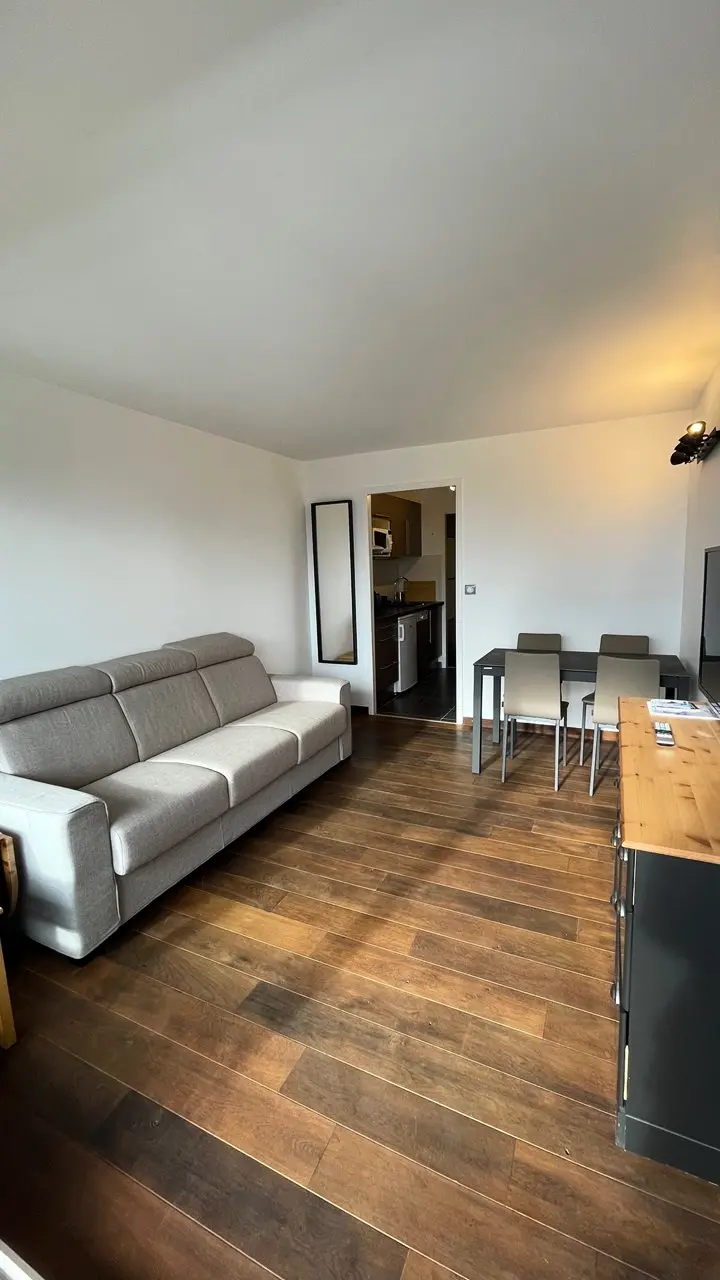 Roche Mantel Residence