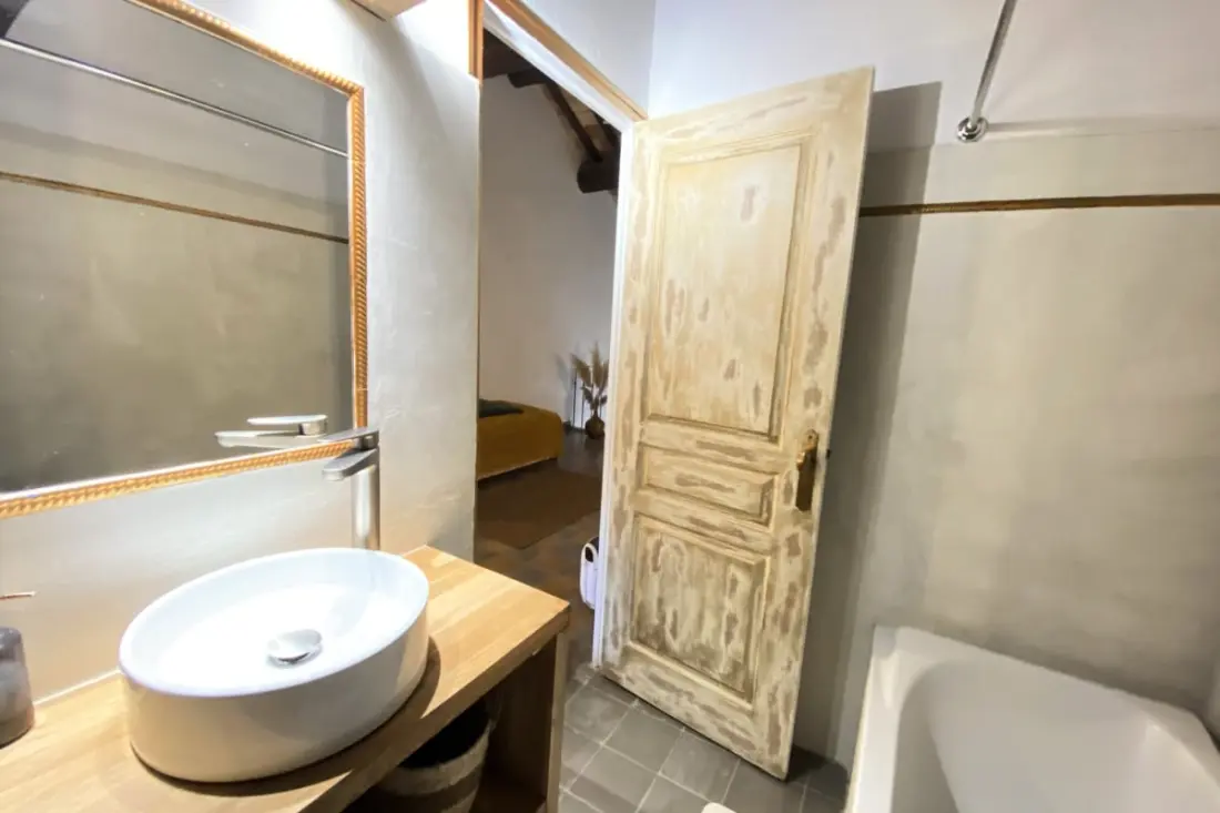 84b6 - Loft dans Mas de Charme du Xvième siècle