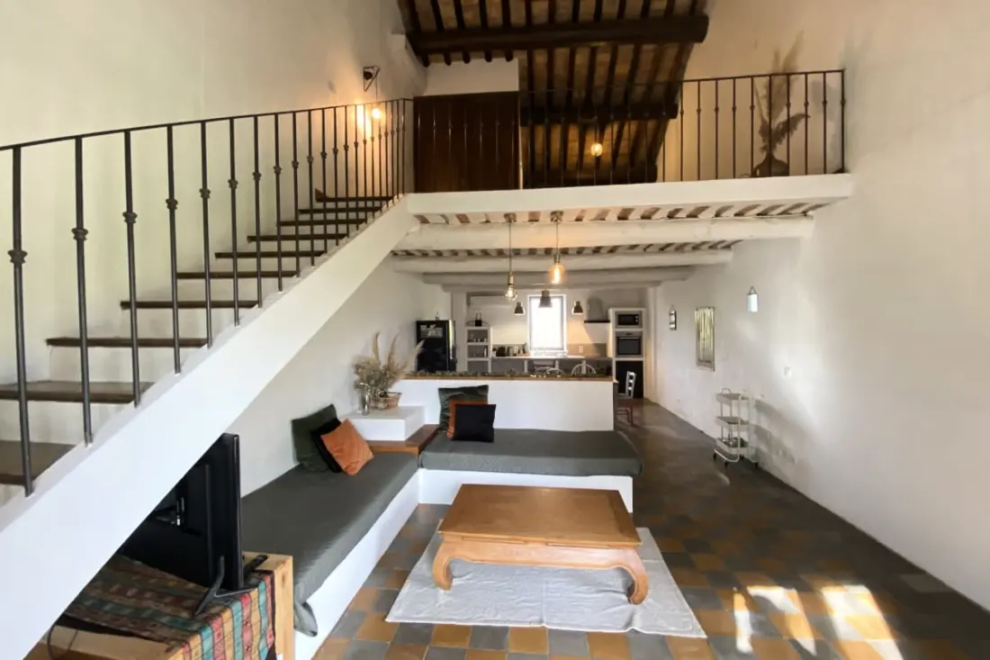 84b6 - Loft dans Mas de Charme du Xvième siècle