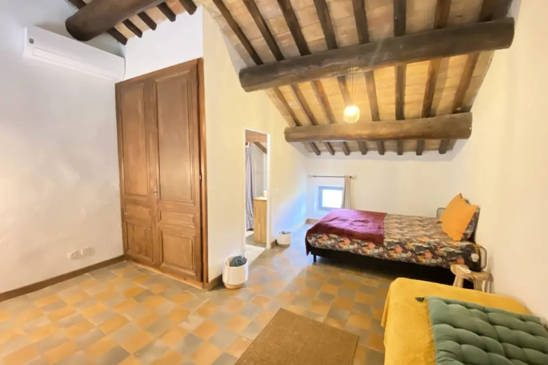84b6 - Loft dans Mas de Charme du Xvième siècle