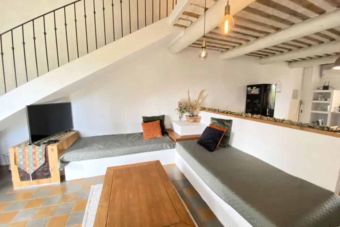 84b6 - Loft dans Mas de Charme du Xvième siècle