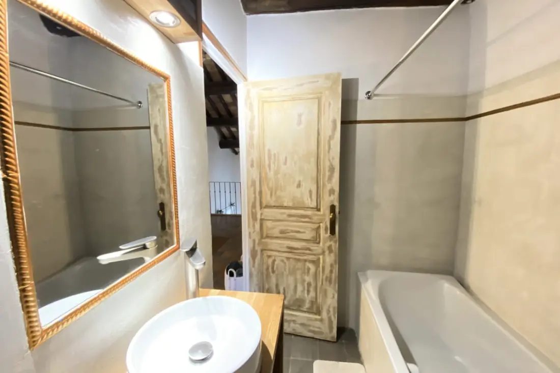 84b6 - Loft dans Mas de Charme du Xvième siècle