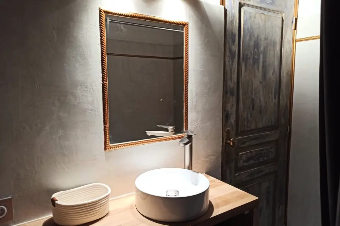 84b6 - Loft dans Mas de Charme du Xvième siècle