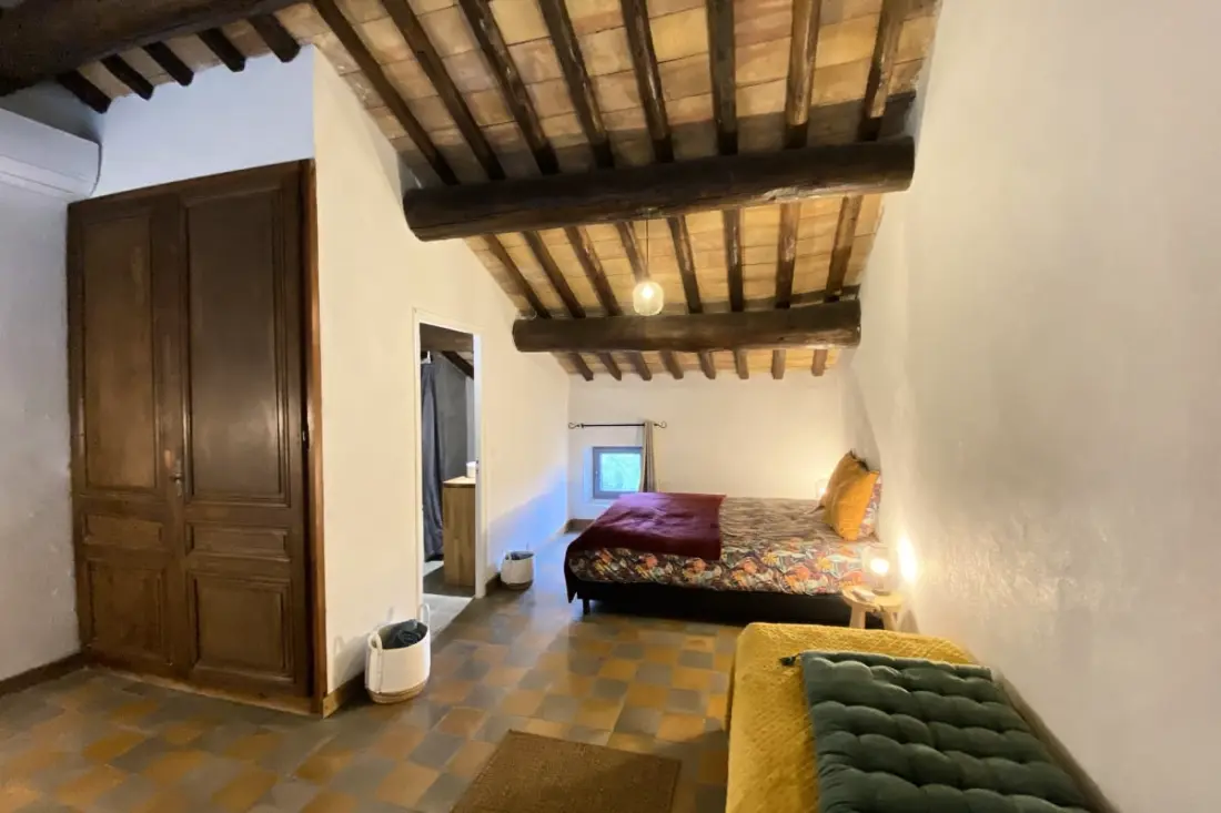 84b6 - Loft dans Mas de Charme du Xvième siècle