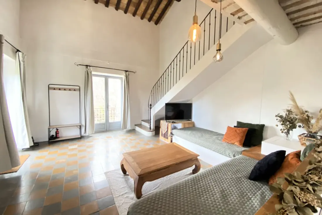 84b6 - Loft dans Mas de Charme du Xvième siècle