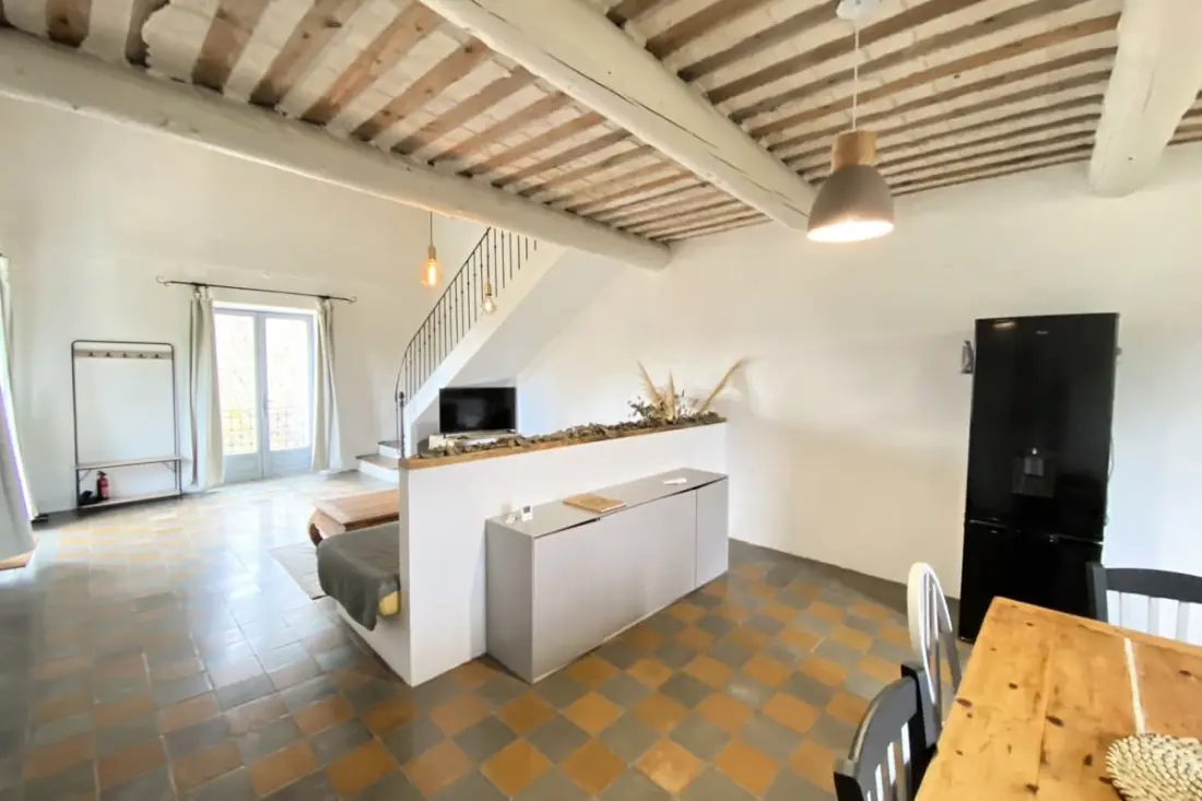 84b6 - Loft dans Mas de Charme du Xvième siècle