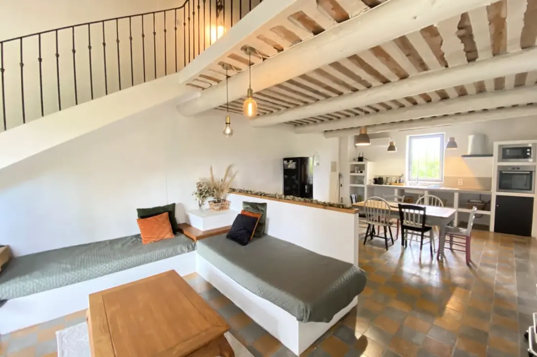 84b6 - Loft dans Mas de Charme du Xvième siècle