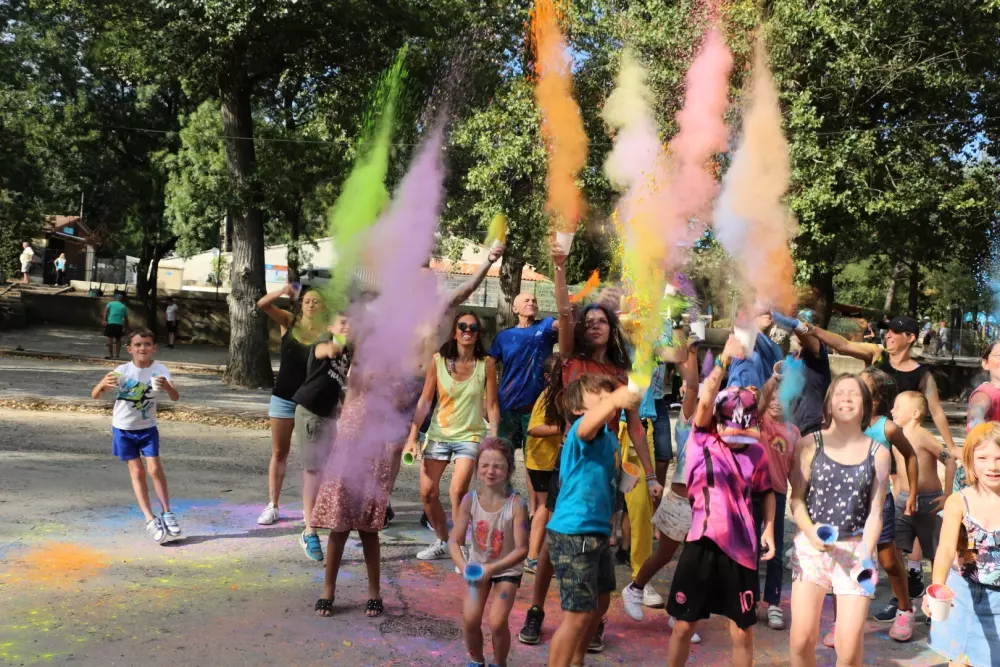 Camping Paradis Domaine de Gaujac4 Sterne★★★★