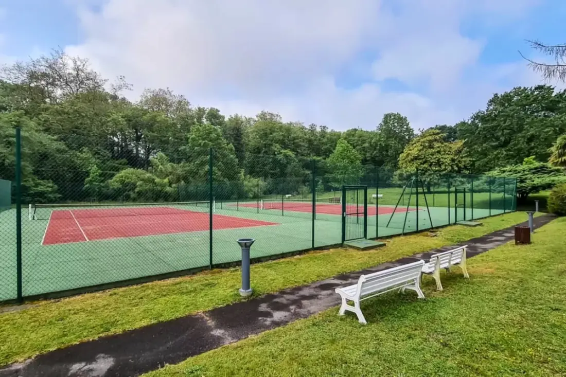 Stúdió Pool & Tennis Biarritzban