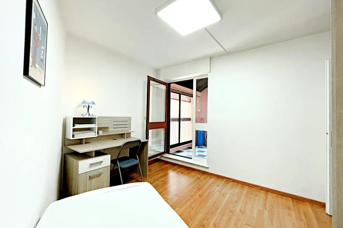T4 Hypercentre + Balcony