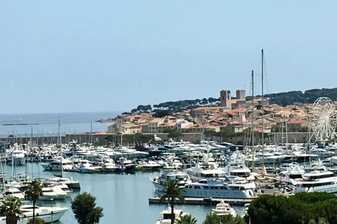 06an - Mooi appartement Au Coeur Du Vieil Antibes
