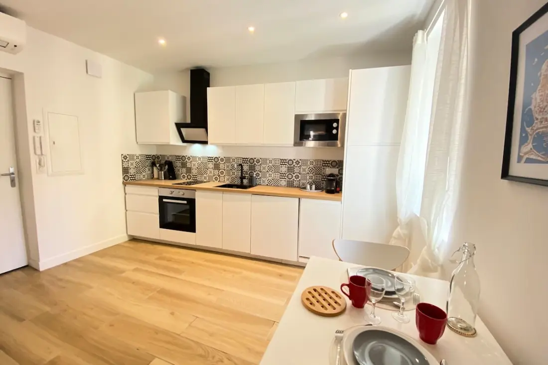 06an - Mooi appartement Au Coeur Du Vieil Antibes