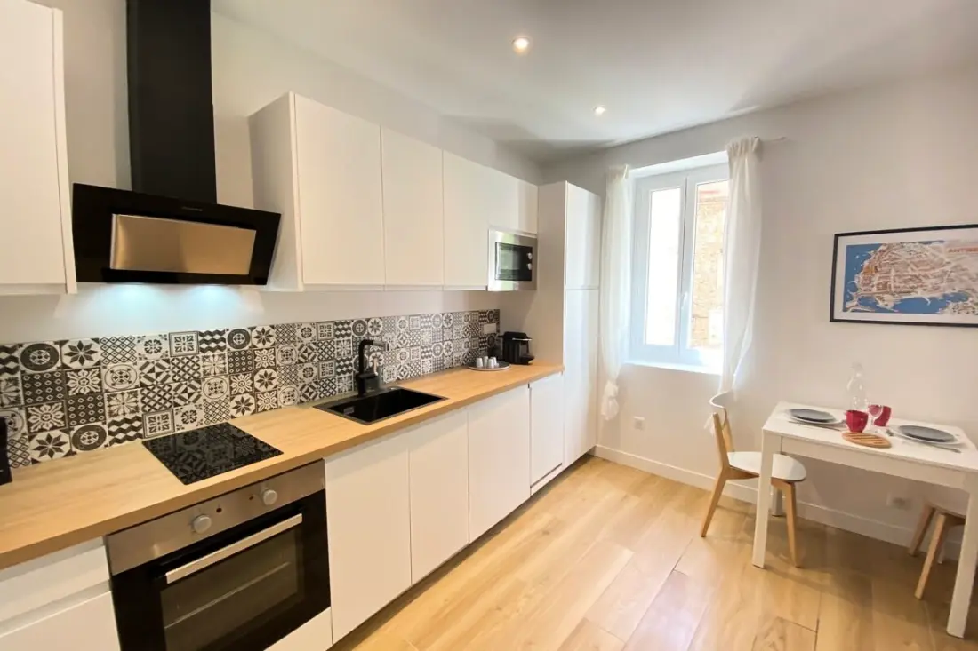 06an - Mooi appartement Au Coeur Du Vieil Antibes