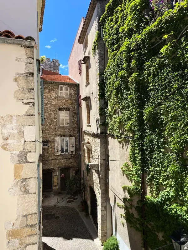 06an - Mooi appartement Au Coeur Du Vieil Antibes