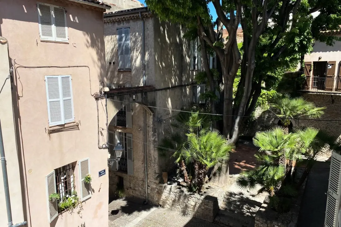 06an - Mooi appartement Au Coeur Du Vieil Antibes