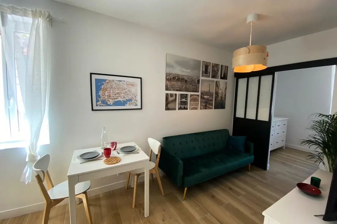 06an - Mooi appartement Au Coeur Du Vieil Antibes