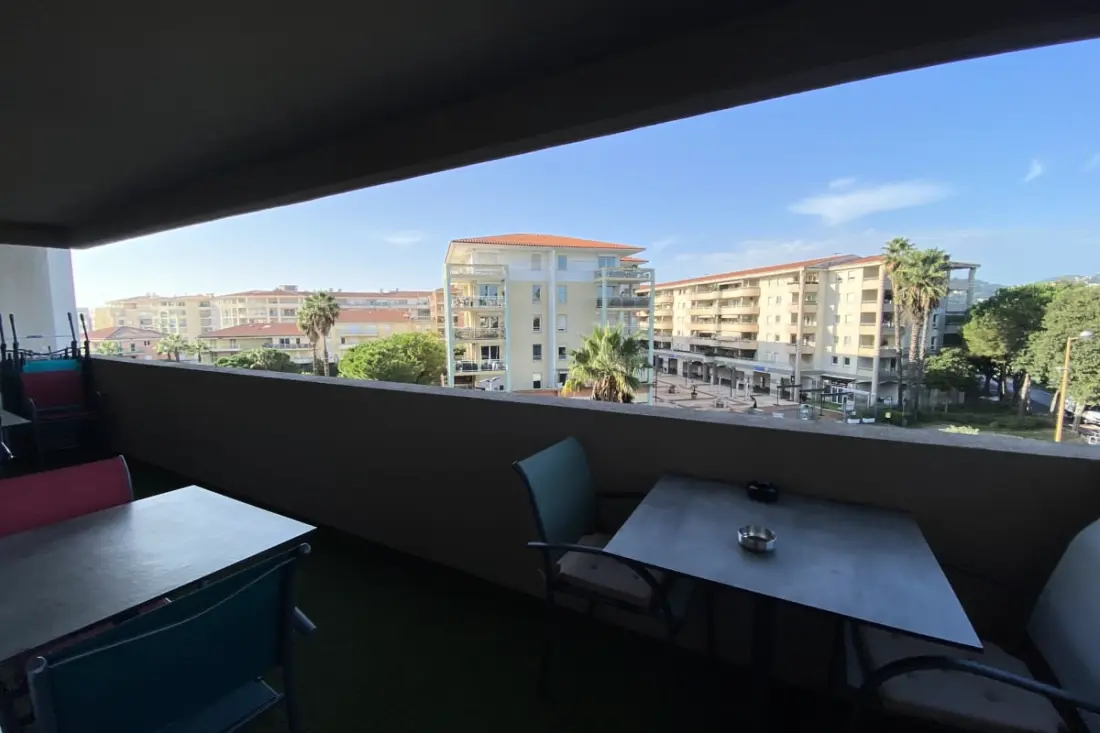 06ch: Mooie T3 met terras - 300m Exflora Park