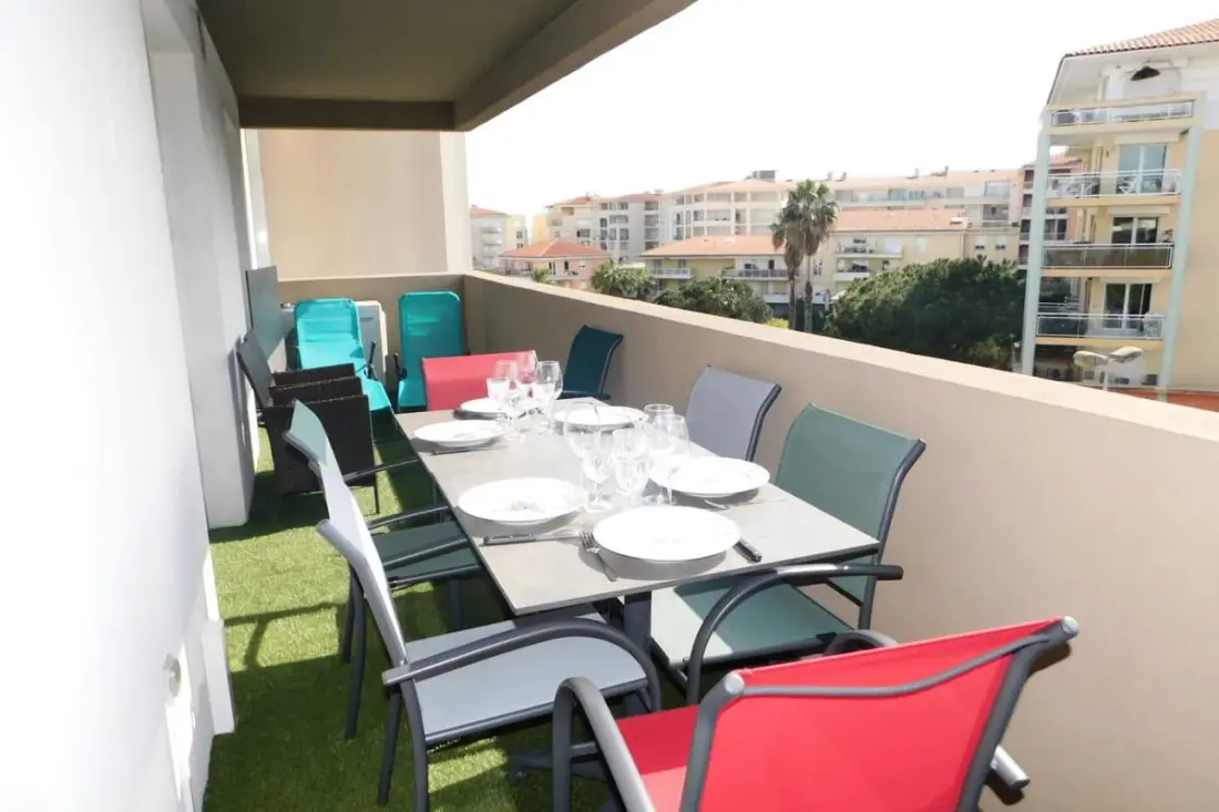 06ch: Mooie T3 met terras - 300m Exflora Park