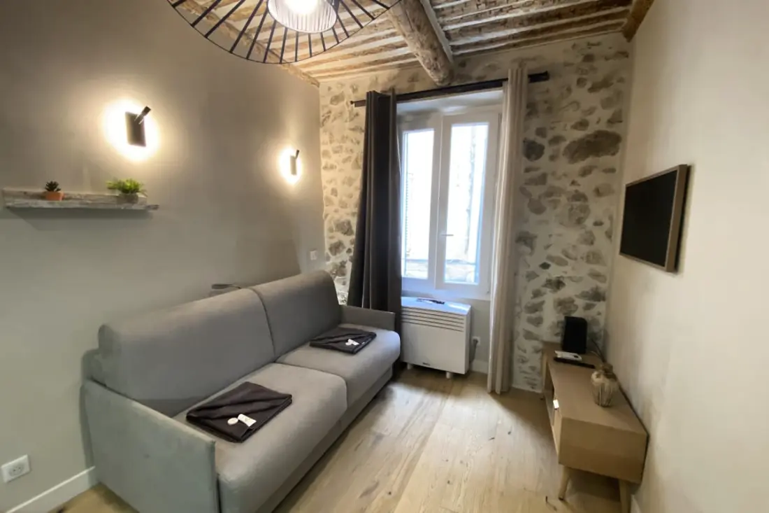 06ck: Studio Cosy Au Coeur du Vieille Antibes