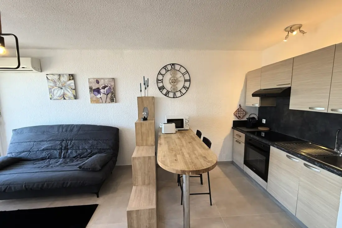 06 do : Prachtige studio gerenoveerd met uitzicht op de zee