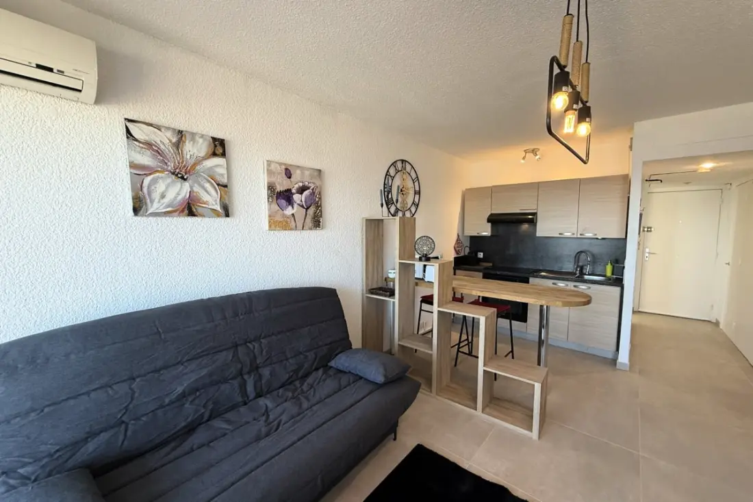 06 do : Prachtige studio gerenoveerd met uitzicht op de zee