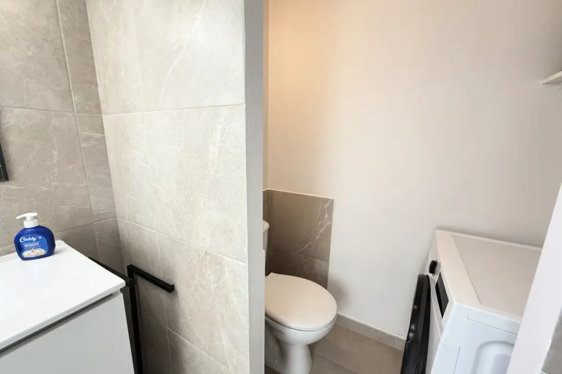 06 do : Prachtige studio gerenoveerd met uitzicht op de zee