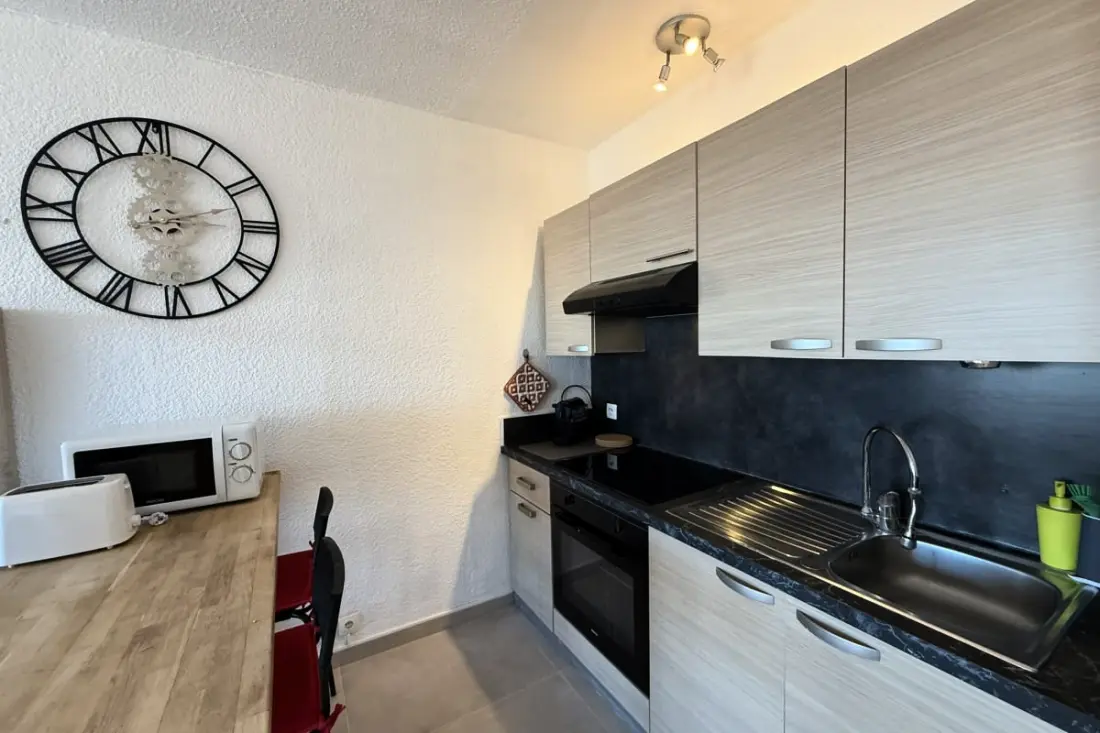 06 do : Prachtige studio gerenoveerd met uitzicht op de zee